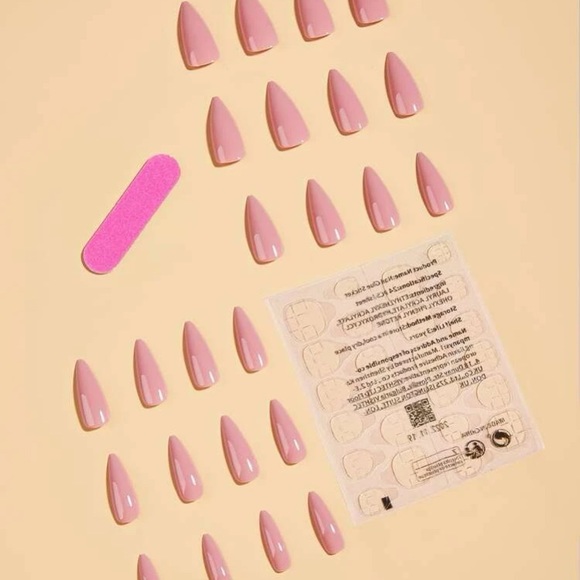 Fake nails - Picture 2 of 2